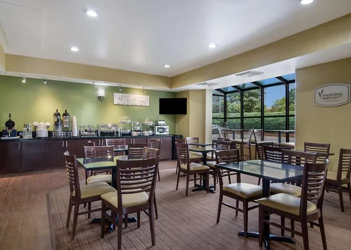 Sleep Hanes Mall Inn 4*