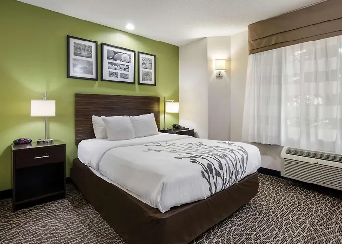 Sleep Hanes Mall Inn 4*