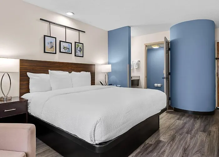 Sleep Hanes Mall Inn 4*