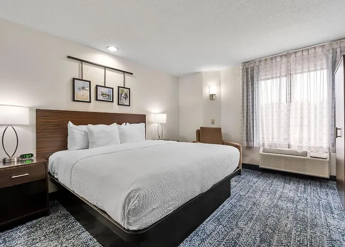 Sleep Hanes Mall Inn 4*