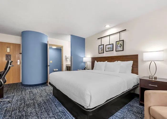 Sleep Hanes Mall Inn 4*